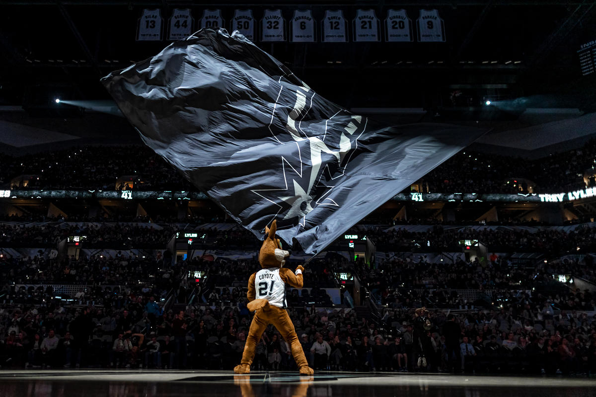 Spurs Coyote